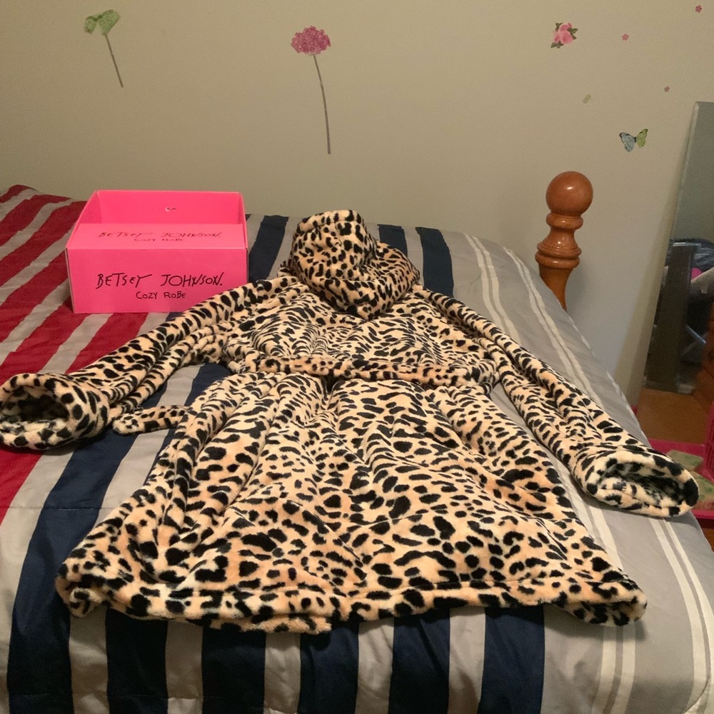 Bath robe  (Betsey  Johnson